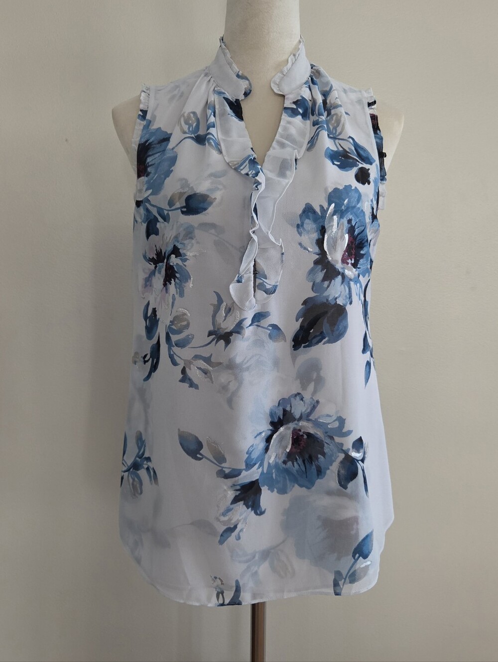 WHBM Sleeveless Ruffle V-Neck Floral Blouse - Blue/Gray